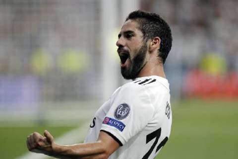 Soccer match between Real Madrid and Roma, of the Champions League 2018 2019, held at the Santiago Bernabeu stadium, in Madrid. (Photo: Jose Cuesta 261 Cordon Press). Isco celebrates after scoring