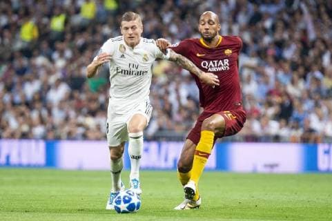 Real Madrid Toni Kroos and A.S. Roma Steven Nzonzi during UEFA Champions League match between Real Madrid and A.S.Roma at Santiago Bernabeu Stadium in Madrid, Spain. September 19, 2018.  (3152020)