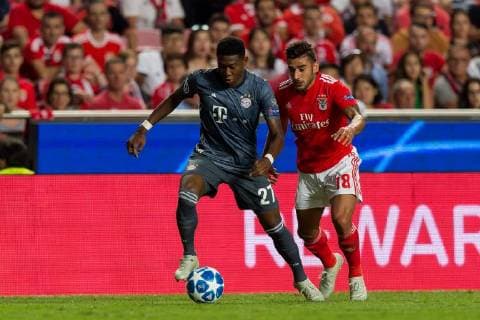 Lissabon, Portugal 19.09.2018, UEFA Champions League - 2018 19 Season, Gruppenphase - Gruppe E - 1. Spieltag, Benfica Lissabon - FC Bayern Muenchen, David Alaba (FCB) und Eduardo Salvio (Lissabon) im Zweikampf ( DeFodi053