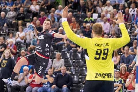 Sport Bilder des Tages Hampus Wanne (SG Flensburg-Handewitt) gegen Urh Kastelic (HC PPD Zagreb) am 19.09.2018 in Flensburg (Schleswig-Holstein) in der Flens-Arena. SG Flensburg-Handewitt gegen HC PPD Zagreb Flensburg Schleswig-Holstein Deutschland