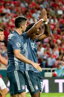 Lissabon, Portugal 19.09.2018, UEFA Champions League - 2018 19 Season, Gruppenphase - Gruppe E - 1. Spieltag, Benfica Lissabon - FC Bayern Muenchen, Tor zum 0:2, Torschuetze Renato Sanches (FCB) jubelt mit Robert Lewandowski (FCB) ( DeFodi053