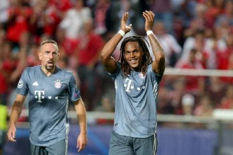 Sport Bilder des Tages Franck Ribery (FC Bayern Muenchen 7) Renato Sanches (FC Bayern Muenchen 35) bedankt sich bei den Fans nach dem 0:2, Benfica Lissabon vs FC Bayern Muenchen , Fussball, Champions League Gruppenphase, 19.09.2018 Benfica Lissabon vs FC Bayern Muenchen vs , Fussball, Champions League Gruppenphase, 19.09.2018 Lissabon Copyright: xLanger Eibner-Pressefotox EP_HLR