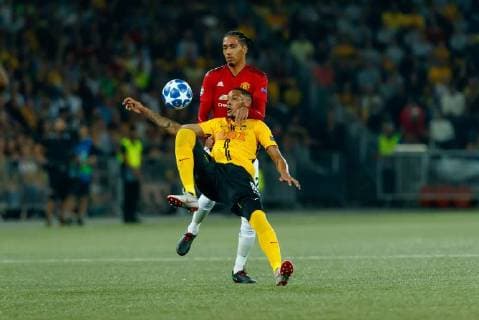 Bern, Schweiz 19.09.2018, UEFA Champions League - 2018 19 Season, Vorrunde, Gruppenphase - Gruppe H - 1. Spieltag, BSC Young Boys - Manchester United ManU Guillaume Hoarau (YBB) und Chris Smalling (MAN) im Zweikampf ( DeFodi048