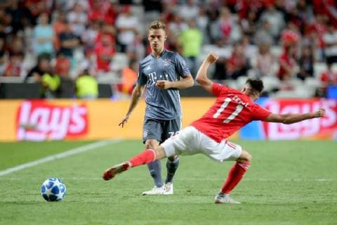 Joshua Kimmich (FC Bayern Muenchen 32) Franco Cervi ( Benfica Lissabon 11 ), Benfica Lissabon vs FC Bayern Muenchen , Fussball, Champions League Gruppenphase, 19.09.2018 Benfica Lissabon vs FC Bayern Muenchen vs , Fussball, Champions League Gruppenphase, 19.09.2018 Lissabon Copyright: xLanger Eibner-Pressefotox EP_HLR