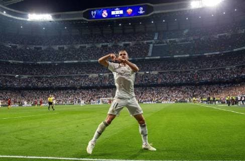 Real Madrid s Gareth Bale jubilates a goal during the UEFA Champions League first round groups phase match between Real Madrid and AS Roma at the Santiago Bernabeu stadium, in Madrid, Community of Madrid, Spain, 19 September 2018. Real Madrid vs. AS Roma !ACHTUNG: NUR REDAKTIONELLE NUTZUNG!  Copyright: xRodrigoxJimenezx MAD25 20180919-636729939178563437