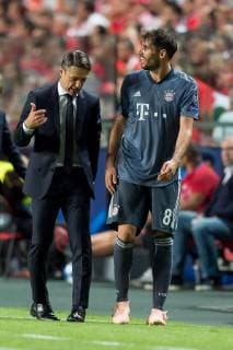 Lissabon, Portugal 19.09.2018, UEFA Champions League - 2018 19 Season, Gruppenphase - Gruppe E - 1. Spieltag, Benfica Lissabon - FC Bayern Muenchen, Trainer Niko Kovac (FCB) spricht mit Javi Martinez (FCB) ( DeFodi053