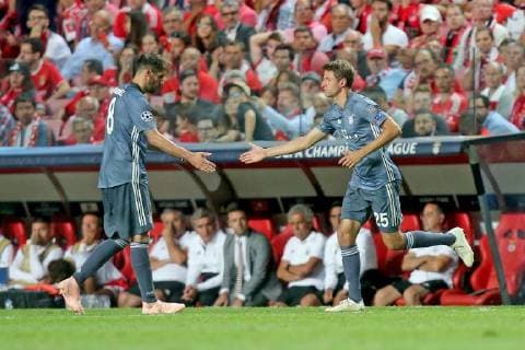 Javier Martinez (FC Bayern Muenchen 8) wird fuer Thomas Mueller (FC Bayern Muenchen 25) ausgewechselt, Benfica Lissabon vs FC Bayern Muenchen , Fussball, Champions League Gruppenphase, 19.09.2018 Benfica Lissabon vs FC Bayern Muenchen vs , Fussball, Champions League Gruppenphase, 19.09.2018 Lissabon Copyright: xLanger Eibner-Pressefotox EP_HLR