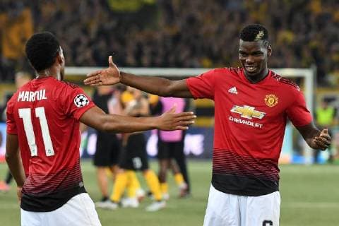 Fussball UEFA Champions League - BSC Young Boys - Manchester United ManU FC Bern, Schweiz, 19.09.2018, Fussball UEFA Champions League, Saison 2018 2019, BSC Young Boys - Manchester United FC, Manchesters Paul Pogba (rechts) feiert mit Anthony Martial den 0:3 Sieg in Bern.