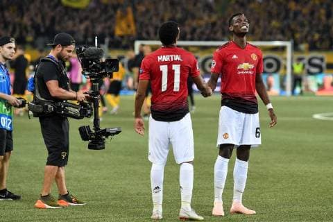 Fussball UEFA Champions League - BSC Young Boys - Manchester United ManU FC Bern, Schweiz, 19.09.2018, Fussball UEFA Champions League, Saison 2018 2019, BSC Young Boys - Manchester United FC, Manchesters Paul Pogba (rechts) feiert mit Anthony Martial den 0:3 Sieg in Bern.