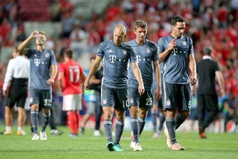 Arjen Robben (FC Bayern Muenchen 10) Thomas Mueller (FC Bayern Muenchen 25) Mats Hummels (FC Bayern Muenchen 5) unzufrieden nach dem Sieg, Benfica Lissabon vs FC Bayern Muenchen , Fussball, Champions League Gruppenphase, 19.09.2018 Benfica Lissabon vs FC Bayern Muenchen vs , Fussball, Champions League Gruppenphase, 19.09.2018 Lissabon Copyright: xLanger Eibner-Pressefotox EP_HLR
