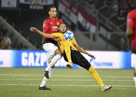 19.09.2018 Bern,Schweiz, Stade de Suisse,Fussball Herren Champions League,Saison 2018 2019 BSC Young Boys - Manchester United ManU Im Bild : Anthony Martial (Manchester) gegen Guillaume Hoarau (YB) Aktion Zweikampf