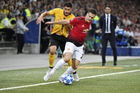 19.09.2018 Bern,Schweiz, Stade de Suisse,Fussball Herren Champions League,Saison 2018 2019 BSC Young Boys - Manchester United ManU Im Bild : 20 Diogo Dalot (Manchester) 23 Loris Benito (YB) Aktion Zweikampf