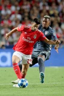 Pizzi ( Benfica Lissabon 21 ) Jerome Boateng (FC Bayern Muenchen 17), Benfica Lissabon vs FC Bayern Muenchen , Fussball, Champions League Gruppenphase, 19.09.2018 Benfica Lissabon vs FC Bayern Muenchen vs , Fussball, Champions League Gruppenphase, 19.09.2018 Lissabon Copyright: xLanger Eibner-Pressefotox EP_HLR