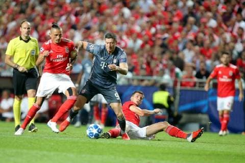 Ljubomir Fejsa ( Benfica Lissabon 5 ) Robert Lewandowski (FC Bayern Muenchen 9), Benfica Lissabon vs FC Bayern Muenchen , Fussball, Champions League Gruppenphase, 19.09.2018 Benfica Lissabon vs FC Bayern Muenchen vs , Fussball, Champions League Gruppenphase, 19.09.2018 Lissabon Copyright: xLanger Eibner-Pressefotox EP_HLR