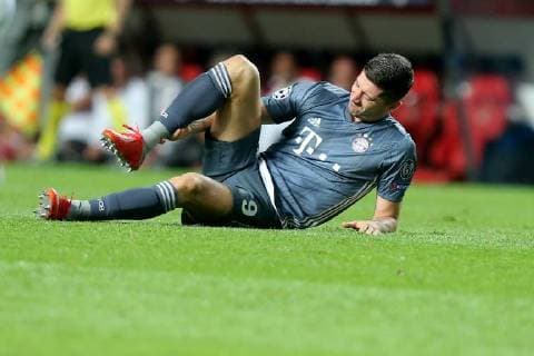 Robert Lewandowski (FC Bayern Muenchen 9) am Boden mit schmerzen, Benfica Lissabon vs FC Bayern Muenchen , Fussball, Champions League Gruppenphase, 19.09.2018 Benfica Lissabon vs FC Bayern Muenchen vs , Fussball, Champions League Gruppenphase, 19.09.2018 Lissabon Copyright: xLanger Eibner-Pressefotox EP_HLR