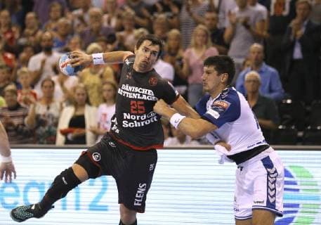 Foto : Rasmus Lauge ( Flensburg ) gegen Ivan Srsen , rechts Handball Herren Championsleague am Mi. 19.09.2018 Flensburg - HC Zagreb