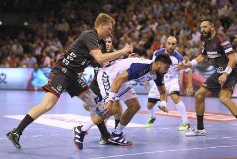 Foto : Torwurf Tin Kontrec gegen Simon Jeppson ( Flensburg ) Handball Herren Championsleague am Mi. 19.09.2018 Flensburg - HC Zagreb