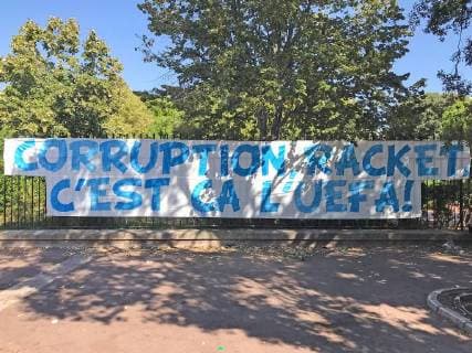 20.09.2018, xjhx, Fussball UEFA Europa League, Olympique Marseille - Eintracht Frankfurt emspor, v.l. Anti Uefa Plakate (DFL DFB REGULATIONS PROHIBIT ANY USE OF PHOTOGRAPHS as IMAGE SEQUENCES and or QUASI-VIDEO) Marseille