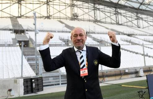 20.09.2018, xjhx, Fussball UEFA Europa League, Olympique Marseille - Eintracht Frankfurt emspor, v.l. Praesident Peter Fischer (Eintracht Frankfurt) vor dem leeren Eintracht Block (DFL DFB REGULATIONS PROHIBIT ANY USE OF PHOTOGRAPHS as IMAGE SEQUENCES and or QUASI-VIDEO) Marseille