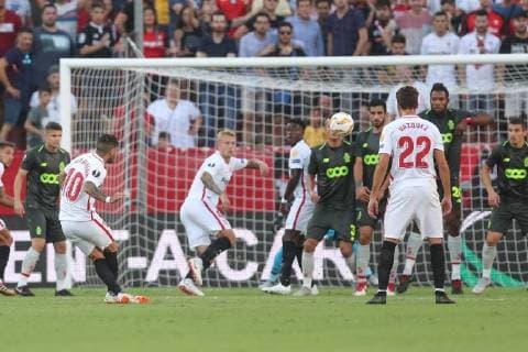 Sevilla s midfielder Ever Banega scores a goal during a match between Belgian soccer team Standard de Liege and Spanish club Sevilla FC, Thursday 20 September 2018 in Sevilla, Spain, on day one of the UEFA Europa League group stage. BRUNOxFAHY  x05430081x