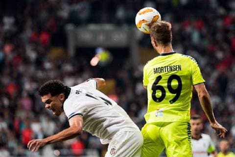 Fußball, EL, Besiktas - Sarpsborg 08 180920 Pepe of Besiktas and Patrick Mortensen of Sarpsborg 08 during the Europa League match between Besiktas and Sarpsborg 08 on September 20, 2018 in Istanbul. Photo: Fredrik Varfjell BILDBYRAN kod FV 150142 Copyright: FREDRIKxVARFJELL BB180920FV033