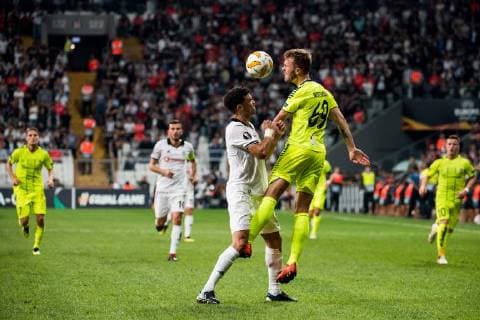 Fußball, EL, Besiktas - Sarpsborg 08 180920 Pepe of Besiktas and Patrick Mortensen of Sarpsborg 08 during the Europa League match between Besiktas and Sarpsborg 08 on September 20, 2018 in Istanbul. Photo: Fredrik Varfjell BILDBYRAN kod FV 150142 Copyright: FREDRIKxVARFJELL BB180920FV040