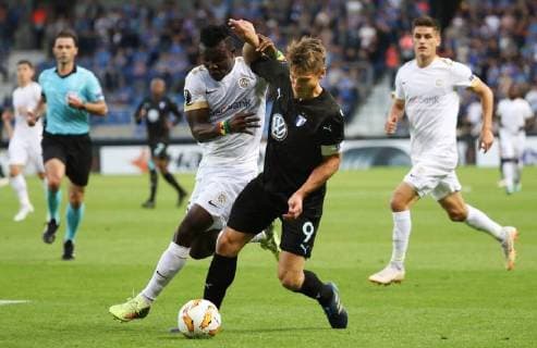 Fußball, EL, KRC Genk - Malmö FF Genk s Joseph Aidoo and Malmo FF s forward Markus Rosenberg fight for the ball during the match between Belgian soccer team KRC Genk and Swedish club Malmo FF in Genk, Thursday 20 September 2018, on day one of the UEFA Europa League group stage. VIRGINIExLEFOUR  x05430110x