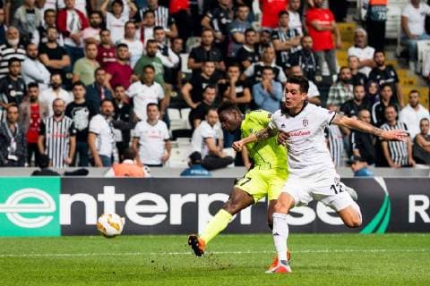 Fußball, EL, Besiktas - Sarpsborg 08 180920 Rashad Muhammed of Sarpsborg 08 and Enzo Roco of Besiktas during the Europa League match between Besiktas and Sarpsborg 08 on September 20, 2018 in Istanbul. Photo: Fredrik Varfjell BILDBYRAN kod FV 150142 Copyright: FREDRIKxVARFJELL BB180920FV043