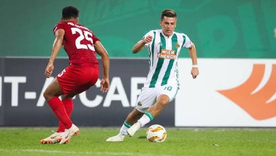 SOCCER - EL, Rapid vs Spartak VIENNA,AUSTRIA,20.SEP.18 - SOCCER - UEFA Europa League, group stage, SK Rapid Wien vs Spartak Moscow. Image shows Lorenzo Melgarejo (Spartak) and Thomas Murg (Rapid). GEPAxpictures xPhilippxBrem