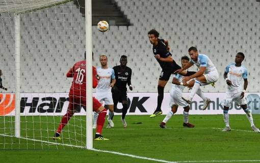 20.09.2018, xjhx, Fussball UEFA Europa League, Olympique Marseille - Eintracht Frankfurt emspor, v.l. Yohann Pele (Olympique Marseille), Lucas Torro (Eintracht Frankfurt) Goal scored, erziehlt das Tor zum 1:1 (DFL DFB REGULATIONS PROHIBIT ANY USE OF PHOTOGRAPHS as IMAGE SEQUENCES and or QUASI-VIDEO) Marseille