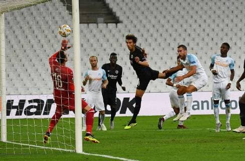 Fußball, EL, Olympique Marseille - Eintracht Frankfurt 20.09.2018, xjhx, Fussball UEFA Europa League, Olympique Marseille - Eintracht Frankfurt emspor, v.l. Yohann Pele (Olympique Marseille), Lucas Torro (Eintracht Frankfurt) Goal scored, erziehlt das Tor zum 1:1 (DFL DFB REGULATIONS PROHIBIT ANY USE OF PHOTOGRAPHS as IMAGE SEQUENCES and or QUASI-VIDEO) Marseille