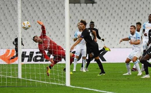 20.09.2018, xjhx, Fussball UEFA Europa League, Olympique Marseille - Eintracht Frankfurt emspor, v.l. Yohann Pele (Olympique Marseille), Lucas Torro (Eintracht Frankfurt) Goal scored, erziehlt das Tor zum 1:1 (DFL DFB REGULATIONS PROHIBIT ANY USE OF PHOTOGRAPHS as IMAGE SEQUENCES and or QUASI-VIDEO) Marseille