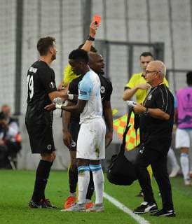 Fußball, EL, Olympique Marseille - Eintracht Frankfurt 20.09.2018, xjhx, Fussball UEFA Europa League, Olympique Marseille - Eintracht Frankfurt emspor, v.l. Jetro Willems (Eintracht Frankfurt) Gelbe-Rote Karte fuer, receive a yellow-red card, (DFL DFB REGULATIONS PROHIBIT ANY USE OF PHOTOGRAPHS as IMAGE SEQUENCES and or QUASI-VIDEO) Marseille