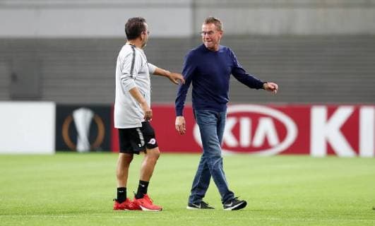 RB Leipzig - Salzburg Fussball Euro League Leipzig, 20.09.2018, Red Bull Arena, Fussball, UEFA Europa League , RB Leipzig (GER) vs. FC Salzburg (AUT) , Im Bild v.l.: Integrationsmanager Mustapha Mesloub (Salzburg) und Cheftrainer Ralf Rangnick (RB Leipzig) , UEFA Êregulations prohibit any use of photographs as image sequences and or quasi-video. ,