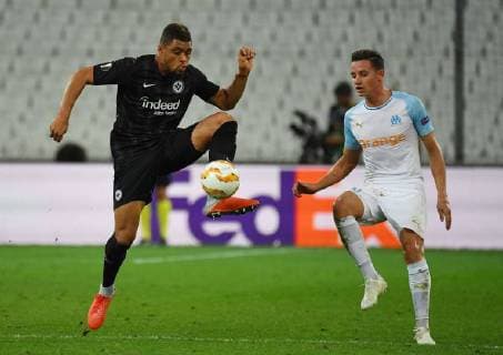 20.09.2018, xjhx, Fussball UEFA Europa League, Olympique Marseille - Eintracht Frankfurt emspor, v.l. Simon Falette (Eintracht Frankfurt), Florian Thauvin (Olympique Marseille) (DFL DFB REGULATIONS PROHIBIT ANY USE OF PHOTOGRAPHS as IMAGE SEQUENCES and or QUASI-VIDEO) Marseille