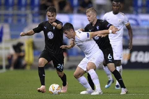 Fußball, EL, KRC Genk - Malmö FF Malmo FF s defender Andreas Vindheim, Genk s Ruslan Malinovski and Malmo FF s midfielder Oscar Lewicki fight for the ball during the match between Belgian soccer team KRC Genk and Swedish club Malmo FF in Genk, Thursday 20 September 2018, on day one of the UEFA Europa League group stage. YORICKxJANSENS  x05430226x