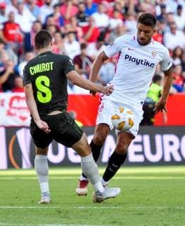 Sevilla s Portuguese defender Daniel Carrico (R) and Standard Lieja s Bosnian midfielder Gojko Cimirot vie for the ball during the UEFA Europa League groups phase match between Sevilla and Standard Lieja, at the Sanchez Pizjuan stadium, in Seville, Andalusia, Spain, 20 September 2018. Sevilla vs. Standard Leija !ACHTUNG: NUR REDAKTIONELLE NUTZUNG!  Copyright: xRaulxCarox SEV16 20180920-636730728342181293