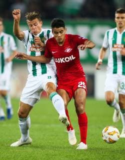 SOCCER - EL, Rapid vs Spartak VIENNA,AUSTRIA,20.SEP.18 - SOCCER - UEFA Europa League, group stage, SK Rapid Wien vs Spartak Moscow. Image shows Stefan Schwab (Rapid) and Lorenzo Melgarejo (Spartak). GEPAxpictures xPhilippxBrem