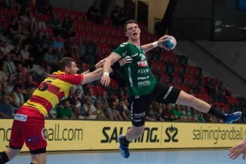 Velux EHF Champions League - Wacker Thun - Riihimäen Cocks Gümligen, 20.09.2018, Handball Velux EHF Champions League, Saison 2018 2019, Wacker Thun - Riihimäen Cocks, Ron Delhees (Wacker) gegen Aliaksandr Tsitou (Cocks)