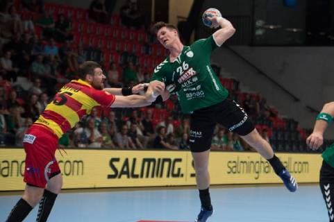 Velux EHF Champions League - Wacker Thun - Riihimäen Cocks Gümligen, 20.09.2018, Handball Velux EHF Champions League, Saison 2018 2019, Wacker Thun - Riihimäen Cocks, Ron Delhees (Wacker) gegen Aliaksandr Tsitou (Cocks)