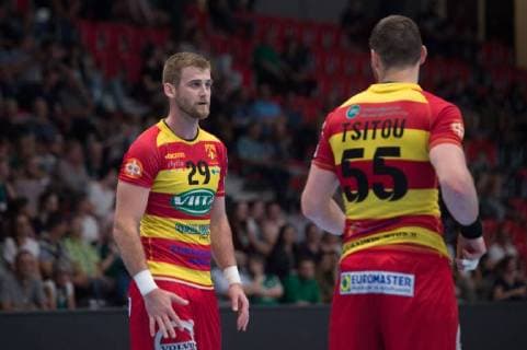 Velux EHF Champions League - Wacker Thun - Riihimäen Cocks Gümligen, 20.09.2018, Handball Velux EHF Champions League, Saison 2018 2019, Wacker Thun - Riihimäen Cocks, Sasa Puljizovic und Aliaksandr Tsitou (Cocks)