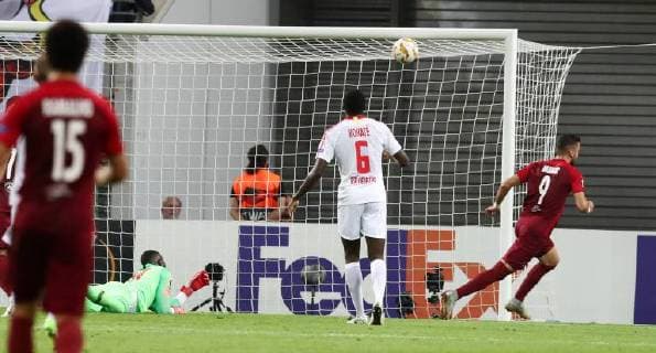 RB Leipzig - Salzburg Fussball Euro League Leipzig, 20.09.2018, Red Bull Arena, Fussball, UEFA Europa League , RB Leipzig (GER) vs. FC Salzburg (AUT) , Im Bild: Tor für Salzburg. Munas Dabbur (r., 9, Salzburg) trifft zum 0:1. , UEFA Êregulations prohibit any use of photographs as image sequences and or quasi-video. ,