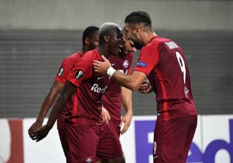 Fussball, Herren, Saison 2018 2019, Europa League (Gruppe B, 1. Spieltag) RB Leipzig - FC Salzburg, v. l. Amadou Haidara (Red Bull Salzburg), Munas Dabbur (Red Bull Salzburg), Jubel nach Tor zum 2:0, 20.09. 2018, Copyright: xMatthiasxKochx