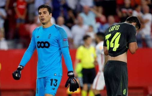 Standard s Mexican goalkeeper Guillermo Ochoa (L) and Cypriot teammate Konstantinos Laifis react after Sevilla s fourth goal during the UEFA Europa League groups phase match between Sevilla and Standard Lieja, at the Sanchez Pizjuan stadium, in Seville, Andalusia, Spain, 20 September 2018. Sevilla vs. Standard Leija !ACHTUNG: NUR REDAKTIONELLE NUTZUNG!  Copyright: xJulioxMunozx SEV21 20180920-636730763813033292