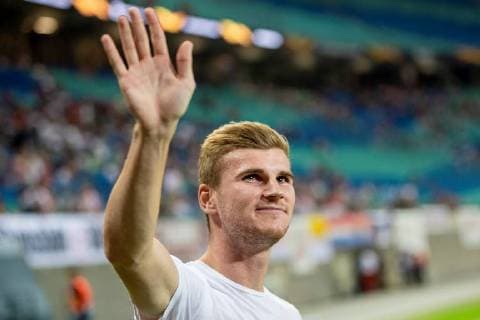 Sport Bilder des Tages Timo Werner durch eine Verletzung nicht beim Spiel dabei und winkt den Fans an der Seitenlinie waehrend der Begegnung in der UEFA Europa League zwischen RB Leipzig und FC Red Bull Salzburg in der Red Bull Arena am 20. September 2018 in Leipzig, Sachsen, Deutschland ( FB-EL RB Leipzig - FC Red Bull Salzburg Copyright: xEIBNER HartmutxBoesenerx EP_HBR