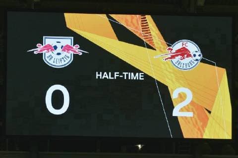UEFA Europa League 2018 2019 Gruppenphase Group Stage, 1. Spieltag, RB Leipzig vs. FC Salzburg (Red Bull Salzburg) (20.09.2018) Halbzeitstand auf der Anzeigetafel: Leipzig vs. Salzburg 0:2 Leipzig Sachsen Deutschland