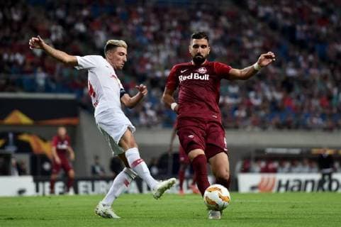 SOCCER - EL, RB Leipzig vs RBS LEIPZIG,GERMANY,20.SEP.18 - SOCCER - UEFA Europa League, group stage, RasenBallsport Leipzig vs Red Bull Salzburg. Image shows Kevin Kampl (RB Leipzig) and Munas Dabbur (RBS). GEPAxpictures xFlorianxErtl