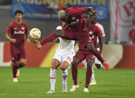 Fussball, Herren, Saison 2018 2019, Europa League (Gruppe B, 1. Spieltag) RB Leipzig - FC Salzburg, v. l. Matheus Cunha (RB Leipzig), Amadou Haidara (Red Bull Salzburg), 20.09. 2018, Copyright: xMatthiasxKochx