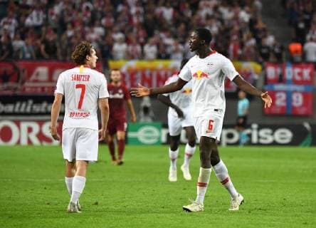 Fussball, Herren, Saison 2018 2019, Europa League (Gruppe B, 1. Spieltag) RB Leipzig - FC Salzburg, v. l. Marcel Sabitzer (RB Leipzig) und Ibrahima Konate (RB Leipzig) meckern herum, 20.09. 2018, Copyright: xMatthiasxKochx