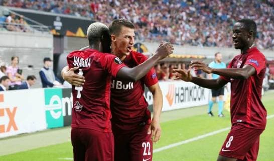 RB Leipzig - Salzburg Fussball Euro League Leipzig, 20.09.2018, Red Bull Arena, Fussball, UEFA EURO EM Europameisterschaft Fussball League , Gruppe B, 1.Spieltag, Hinspiel , RB Leipzig vs. FC Salzburg , Im Bild; Tor für FC Salzburg. Amadou Haidara (4, Salzburg) erzielt den Treffer zum 0:2 und jubelt mit Stefan Lainer (22, Salzburg) und Diadie SamassŽkou (8, Salzburg). , Gemäß den Vorgaben der UEFA ist es untersagt, in dem Stadion und oder vom Spiel angefertigte Fotoaufnahmen in Form von Sequenzbildern und oder videoähnlichen Fotostrecken zu verwerten bzw. verwerten zu lassen. ,